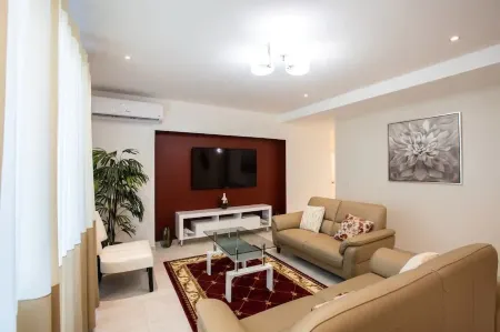 Spacious Garden View Condo