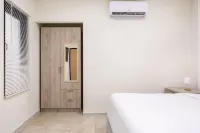 Bushiri's Long Life Building-2BD/1BA APT-Sleeps 4