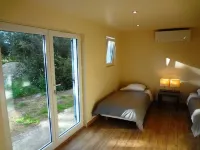 In Uzès, 93m² airco+private terrace, sw.-pool 9X9, WIFI, huge garden, very quiet