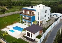 Luxury Beach Front Villa with Private pool and stunning Ocean View!