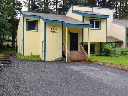 Raven's Roost - Beaver Lake Отели в г. Кодиак