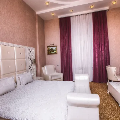 Admiral Hotel Отели рядом с достопримечательностью «Станция метро Насими»