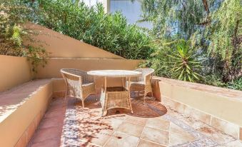 3 Bedroom Villa, Sleeps 6, with Pool, Air Con, WiFi & Walk to Shops