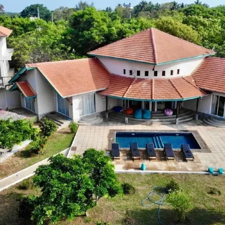 Kay Jay Beach House - Pasikudha