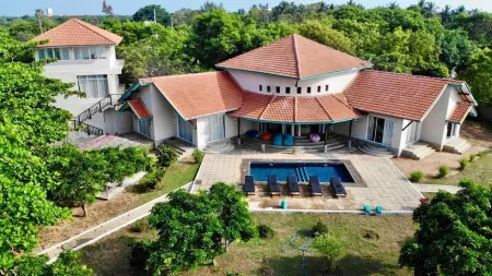 The Beach House by Kay Jay Hotels Отели рядом с достопримечательностью «iSoft Trchnologies»