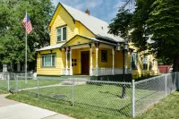 Maple Leaf Manor Suites