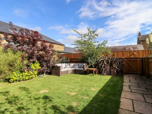 Cow Byre Hotels in Duns Tew