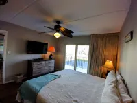 Beachview 206 Minium 2 Bedroom Condo by RedAwning