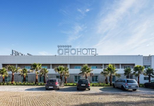 Hotel Avant AeropuertoOver view