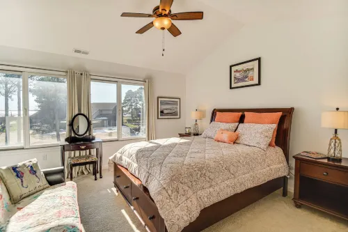 Windmill Point' Home: Steps to Beach & Pier! - WiFi