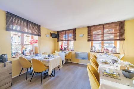 L'Hostellerie du Château Отели рядом с достопримечательностью «Pressoir»