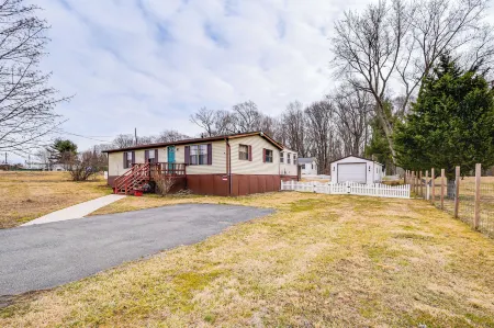 Near Leidos Field at Ripken Stadium: Aberdeen Home Отели в г. Перриман