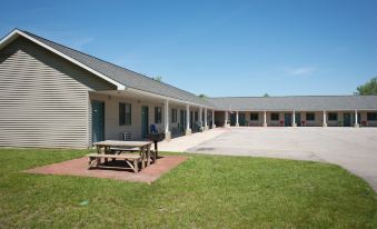 The Kingsley Suites