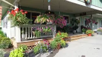 The Garrett Inn Hotels in McHenry