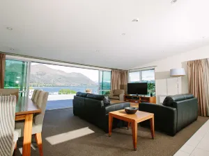 Lakeside Apartments