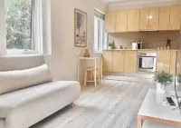 Prime location unit with backyard Hotel di Bondi Junction