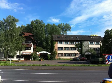 Hotel Bacchusstube Garni Отели в г. Зайлауф