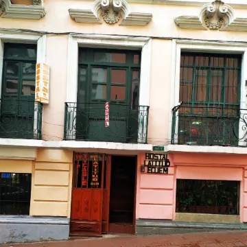 Hostal Latitud Ecuem