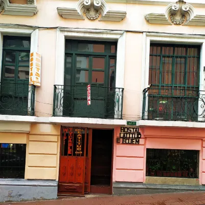 Hostal Latitud Ecuem