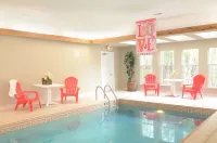 Eagle Harbor Inn - Pool