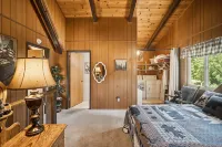 Lakefront Cozy Cabin on the Cove