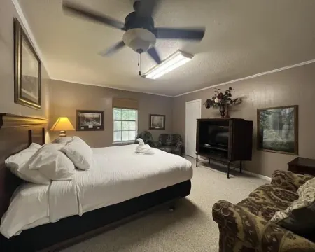 Mountain Harbor's Four Bedroom House by RedAwning Hotels in Montgomery County