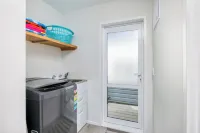 Tui Beach House - Centrally located, 3 min walk to beach, bright house Paihia.