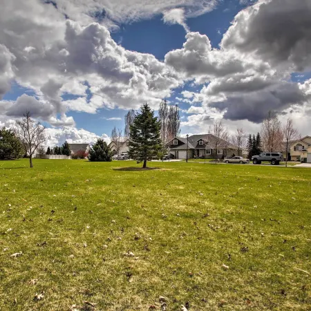 Cozy Getaway w/ Yard & Patio: 4 Mi to Hayden Lake!