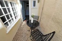 Little Monmouth, Lyme Regis Old Town, 4 bed, parking, pet friendly
