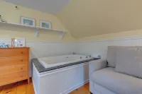James Place Inn Bed and Breakfast - Hot Tub