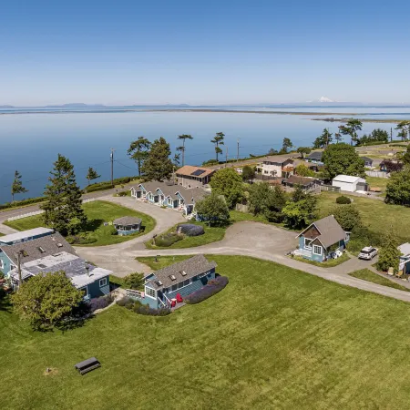 Juan de Fuca Waterfront Hotel & Cottages