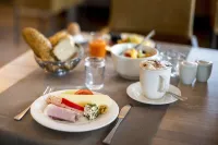 Familienhotel Felsenhof - breakfast