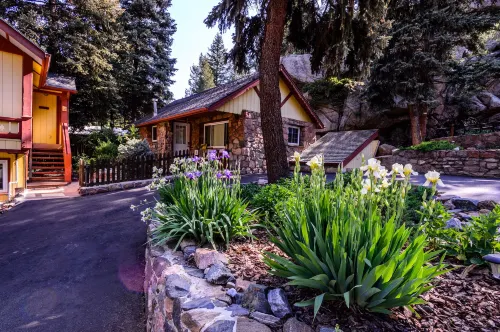 Alpen Way Chalet Mountain Lodge Hotels in Evergreen