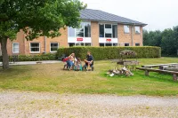 Givskud Zoo Hostel Отели в г. 