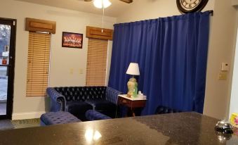 The Parkwood Inn & Suites