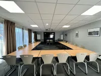 Campanile Nature - Bordeaux Sud Pessac Hotels in Пессак
