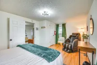 Jefferson City Bungalow Hot Tub and Patio! - Homestays