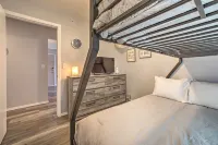 Cozy Condo w/ Pool Access in the Heart of Branson! - spa
