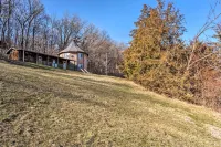 Rustic Iowa Cabin 10 Mi to Maquoketa Caves - 3-Star