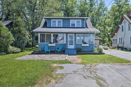 Hilton Lake Getaway w/ over-The-Water Deck!