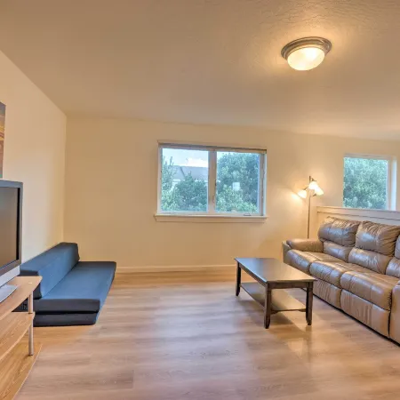 Spacious Bandon Getaway - 2 Blocks to Ocean!