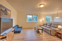 Spacious Bandon Getaway - 2 Blocks to Ocean!