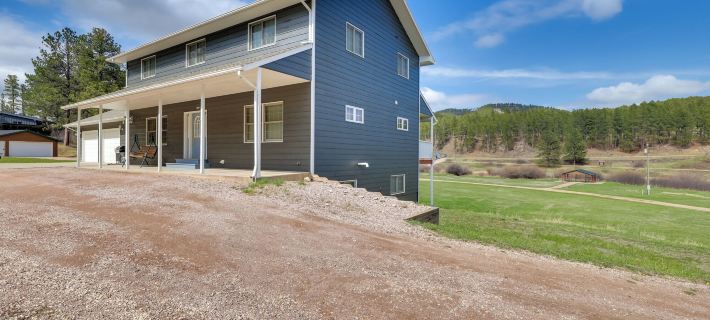 Mickelson Trail Access! Black Hills Group Lodge Hotels in Пеннінґтон