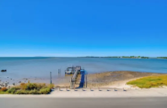 Oceanfront Oasis in Cedar Key w/ 2 Balconies!