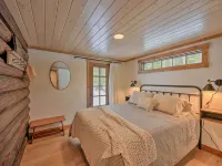 Serene Kootenai Cabin - 3 Mi to Dtwn and River! Hotels in Boundary County