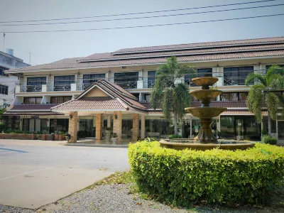 Punya Garden Hotel Các khách sạn gần Wat Ngiu Ngam