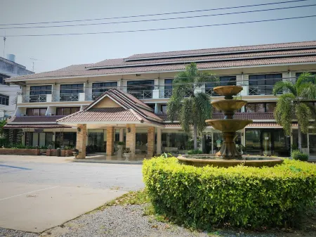 Punya Garden Hotel Отели рядом с достопримечательностью «Naresuan University»