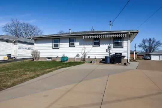 Charming 3 Bedroom 2.5 Bathroom House centrally located in Dubuque IA.
