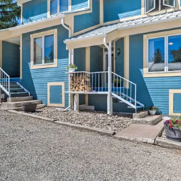 Eclectic Home w/ Deck: 4 Miles to Ski Cloudcroft!