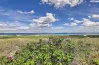 Charming Oceanfront Home on Salisbury Beach - Homestays